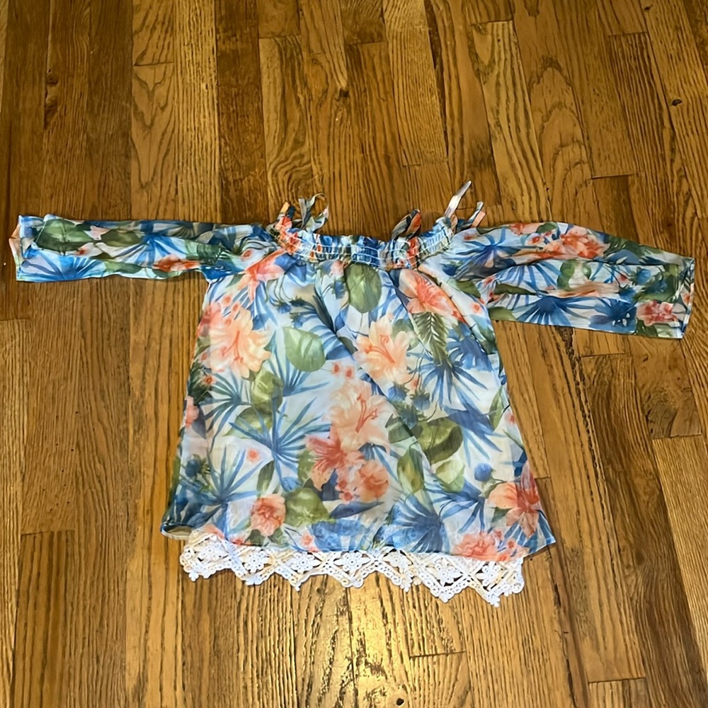 Brand is Any Byer colors are blue peach and green size is M 10/12